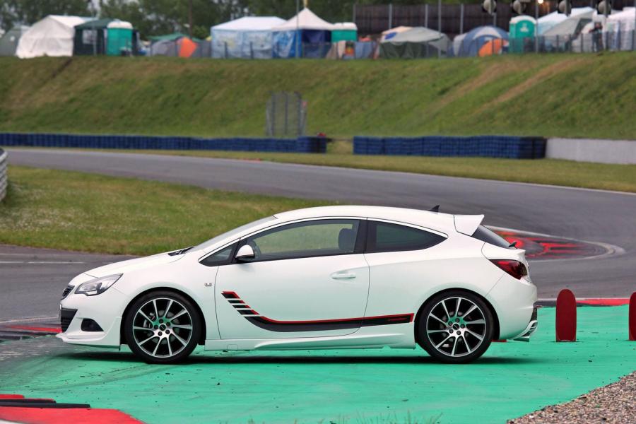 Opel Astra GTC Turbo i 1400 by Irmscher 2014 года  (фото 5 из 5)